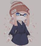  1girl absurdres beanie blue_eyes closed_mouth commentary_request grey_background hat highres inkling inkling_girl inkling_player_character koke_(banburu_be_x) low_twintails medium_hair orange_hair pointy_ears red_headwear short_twintails simple_background smile solo splatoon_(series) tentacle_hair twintails two-tone_headwear white_headwear 