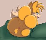  2022 2_tails anthro anus backsack balls bed big_butt black_nose blonde_hair blue_eyes butt canid canine fox fur furniture genitals hair hi_res male mammal miles_prower multi_tail nude on_bed open_mouth pink_anus presenting presenting_hindquarters puffy_anus rear_view sega senshion small_balls smile solo sonic_the_hedgehog_(series) tan_body tan_fur thanu yellow_balls yellow_body yellow_fur 